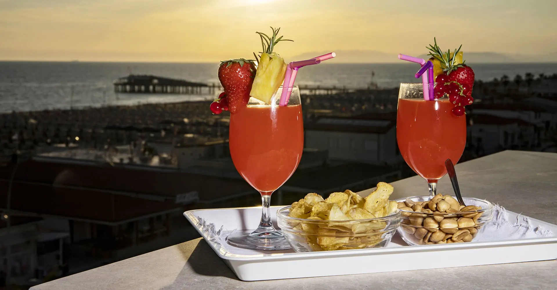Rooftop aperitivo davanti al mare