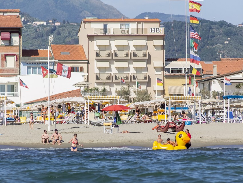Offerta Hotel LIdo di Camaiore: LAST MINUTE LUGLIO PENSIONE COMPLETA + SPIAGGIA - PREZZI AL GIORNO A PERSONA PARTIRE DA  € 120,00 